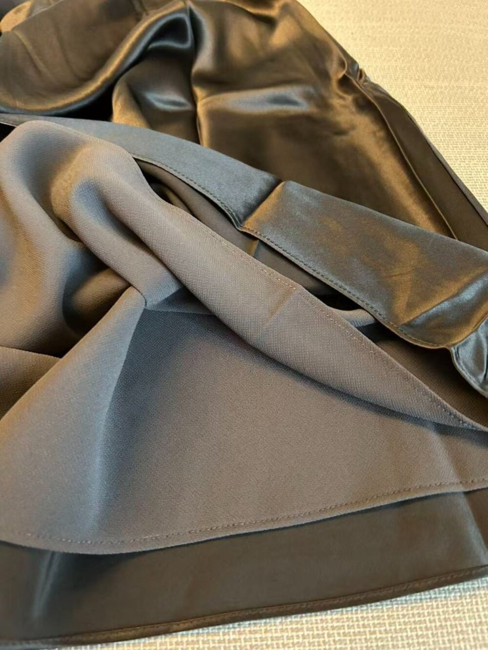 Reformation Samantha Silk Two Piece Sz4 Black Pearl Cafe Brown Set One Shoulder - Picture 10 of 12